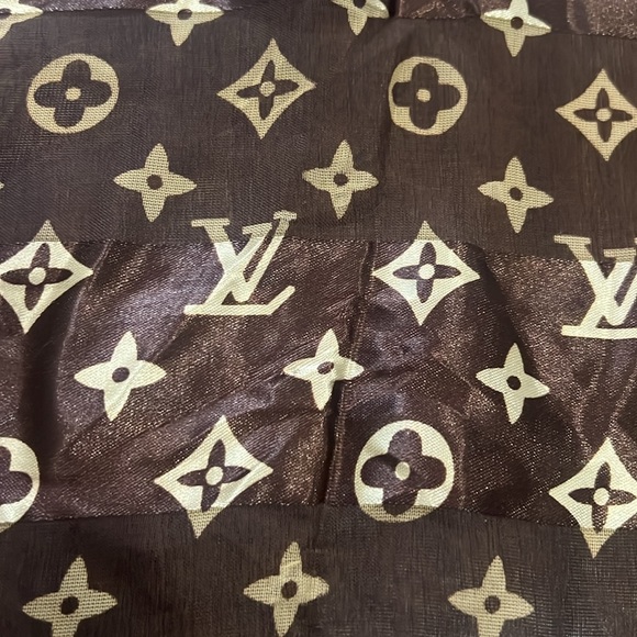 Louis Vuitton Silk scarf - Picture 4 of 8